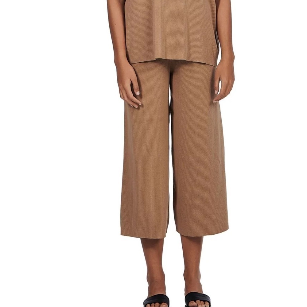 Charlie Holiday's soft knit Delilah cropped pants size 8